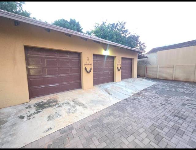 4 BEDROOM HOUSE FOR SALE IN GOLF PARK